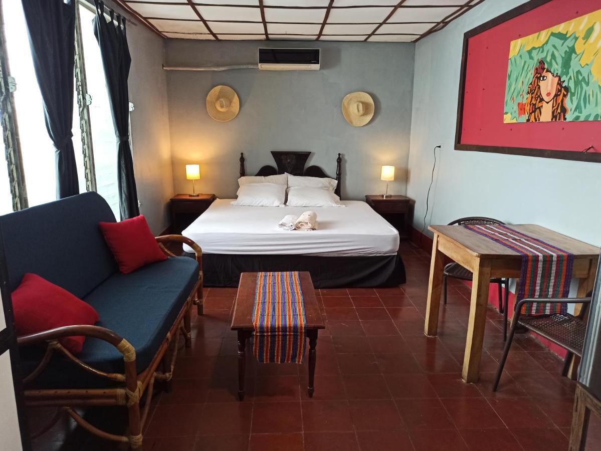 לאון Hostal Harvest House מראה חיצוני תמונה