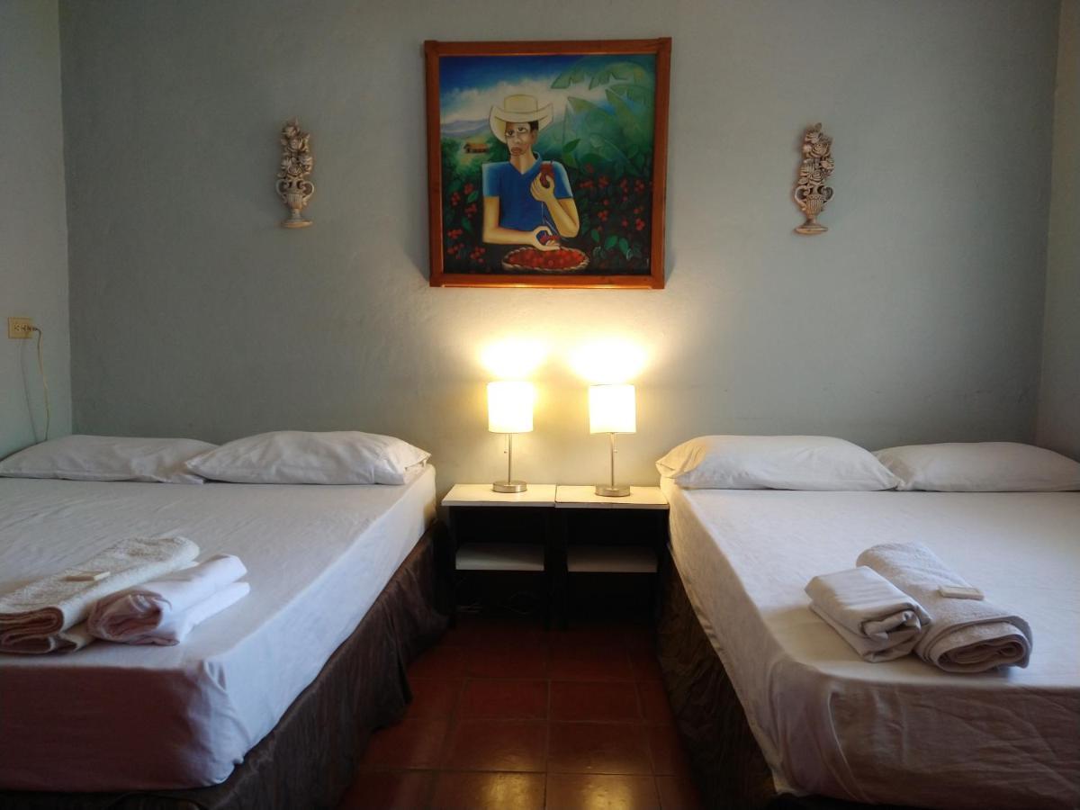 לאון Hostal Harvest House מראה חיצוני תמונה
