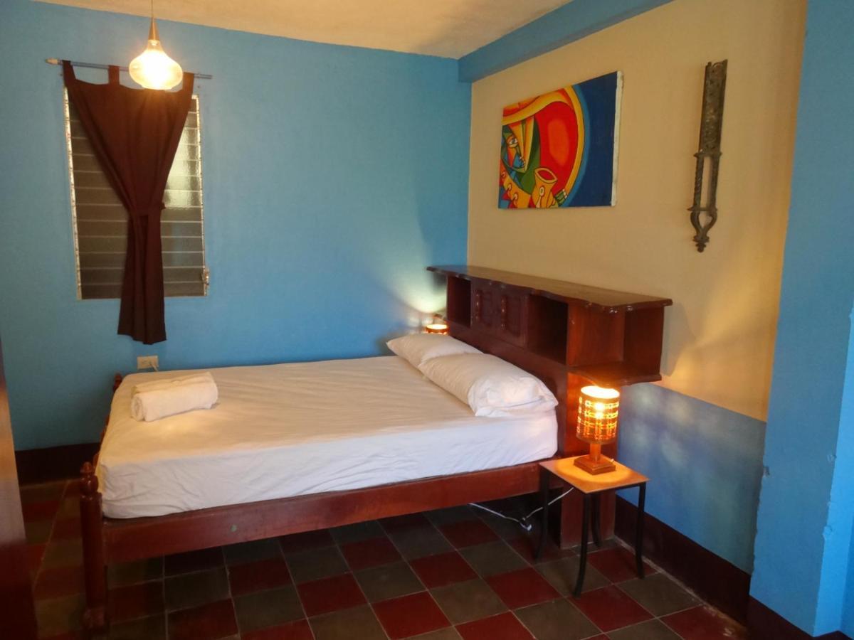 לאון Hostal Harvest House מראה חיצוני תמונה
