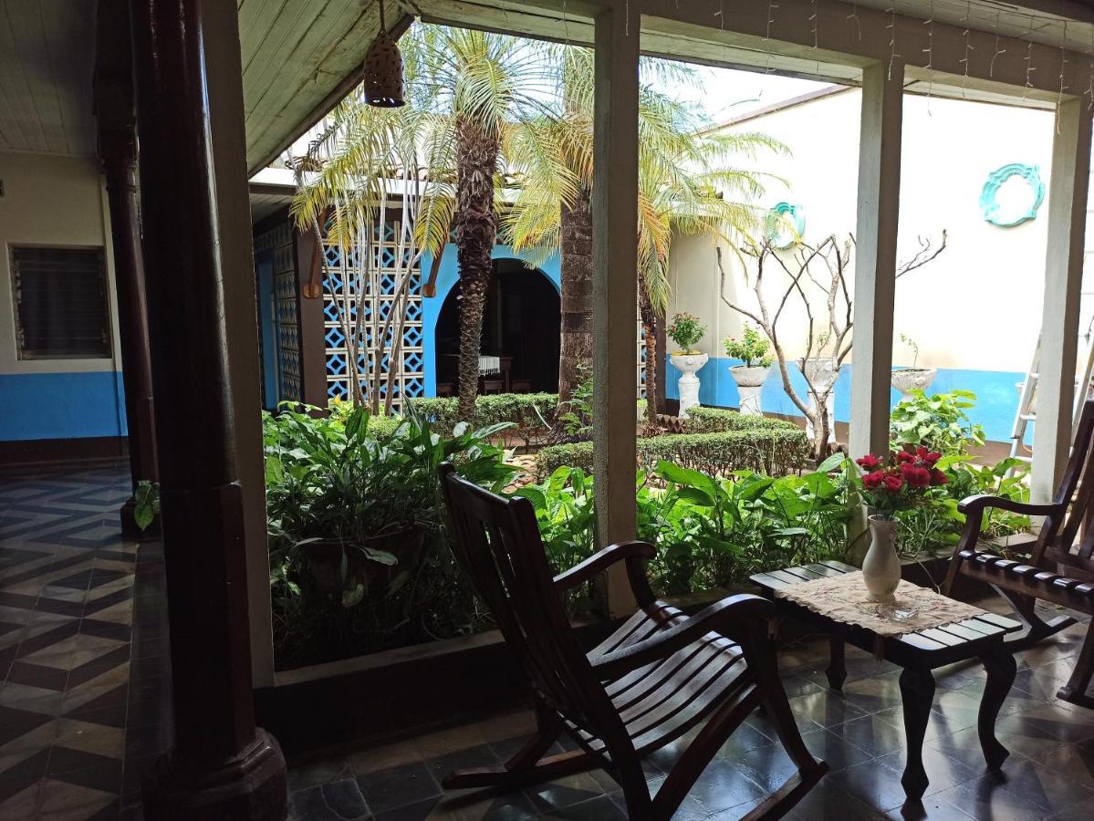 לאון Hostal Harvest House מראה חיצוני תמונה