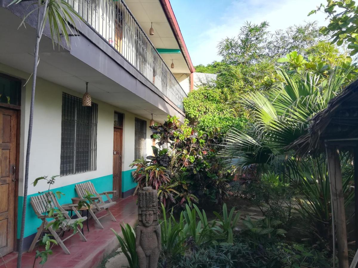 לאון Hostal Harvest House מראה חיצוני תמונה