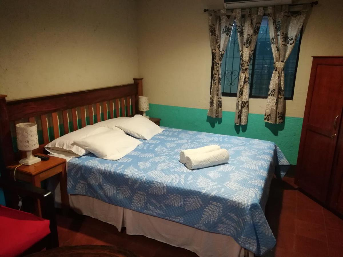 לאון Hostal Harvest House מראה חיצוני תמונה