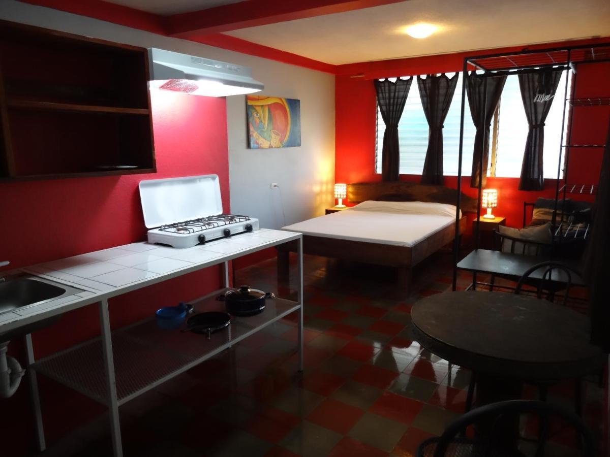 לאון Hostal Harvest House מראה חיצוני תמונה