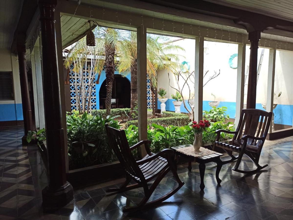 לאון Hostal Harvest House מראה חיצוני תמונה