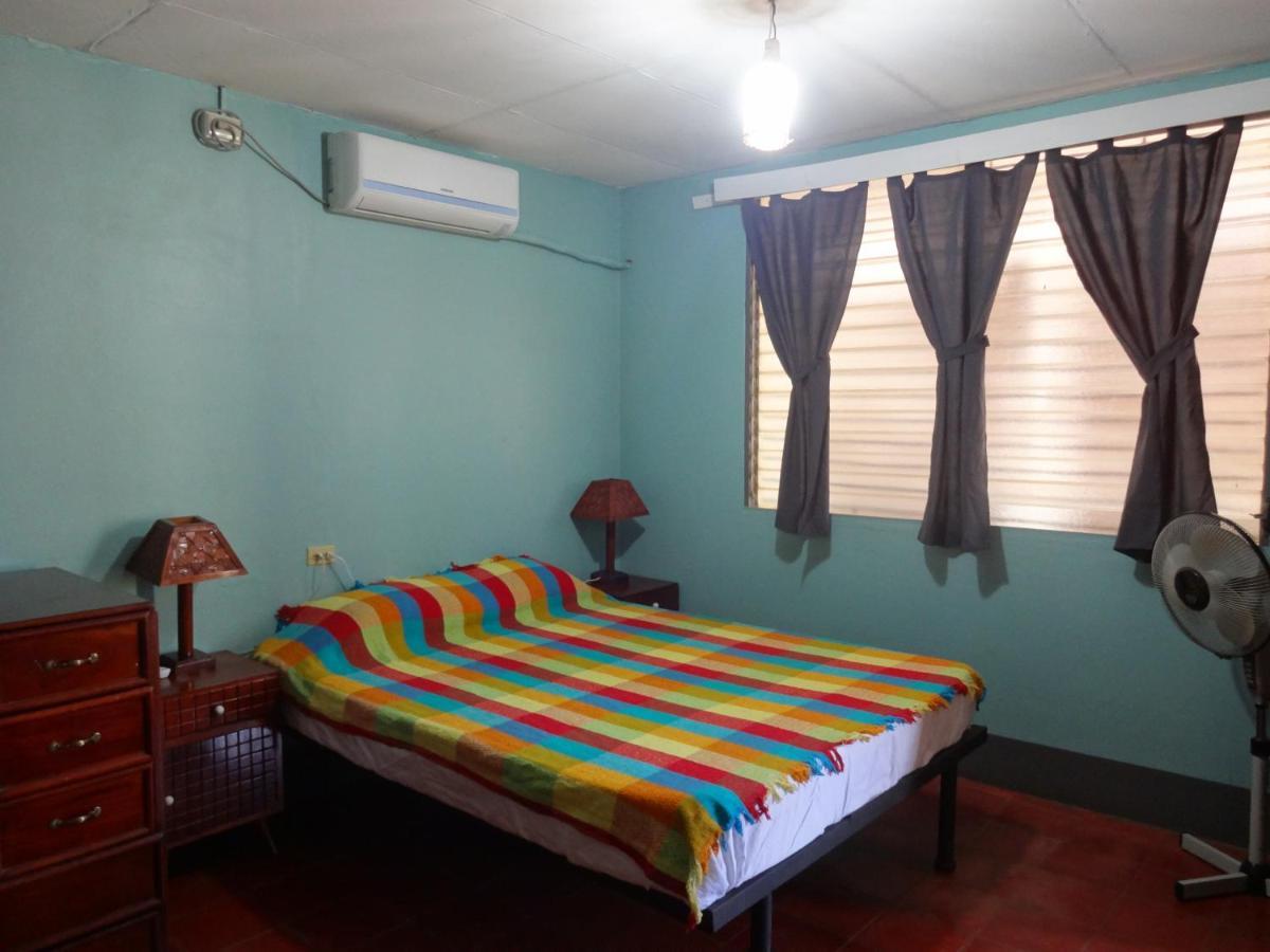 לאון Hostal Harvest House מראה חיצוני תמונה