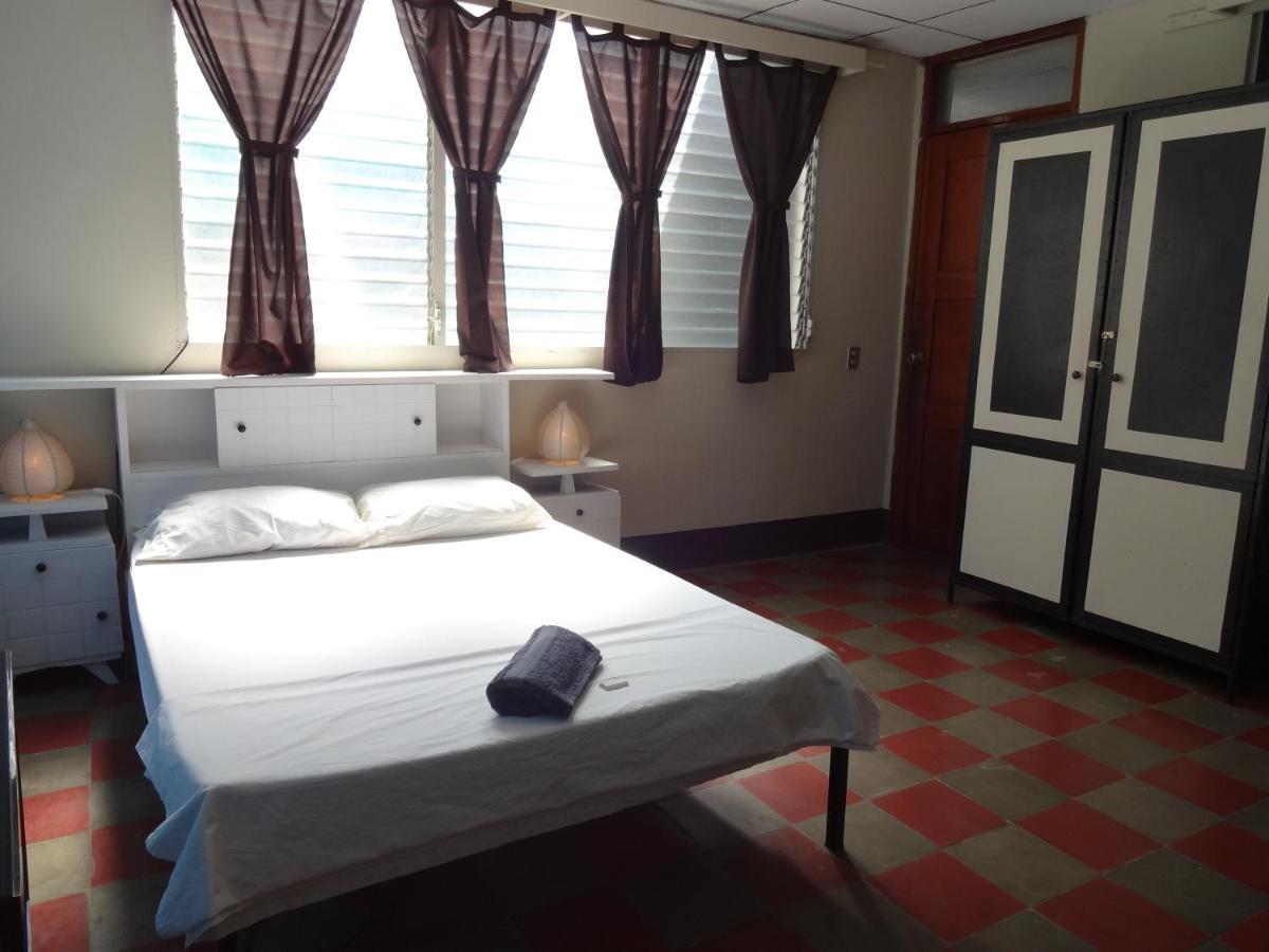 לאון Hostal Harvest House מראה חיצוני תמונה