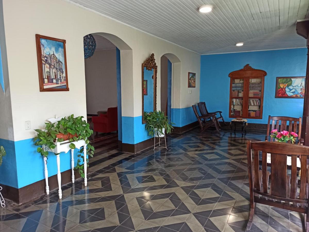 לאון Hostal Harvest House מראה חיצוני תמונה