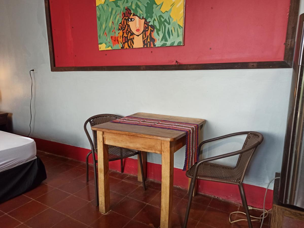 לאון Hostal Harvest House מראה חיצוני תמונה