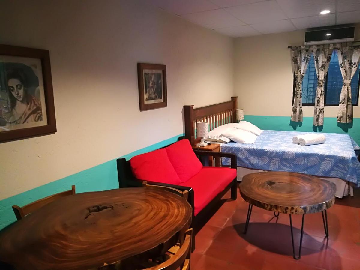 לאון Hostal Harvest House מראה חיצוני תמונה