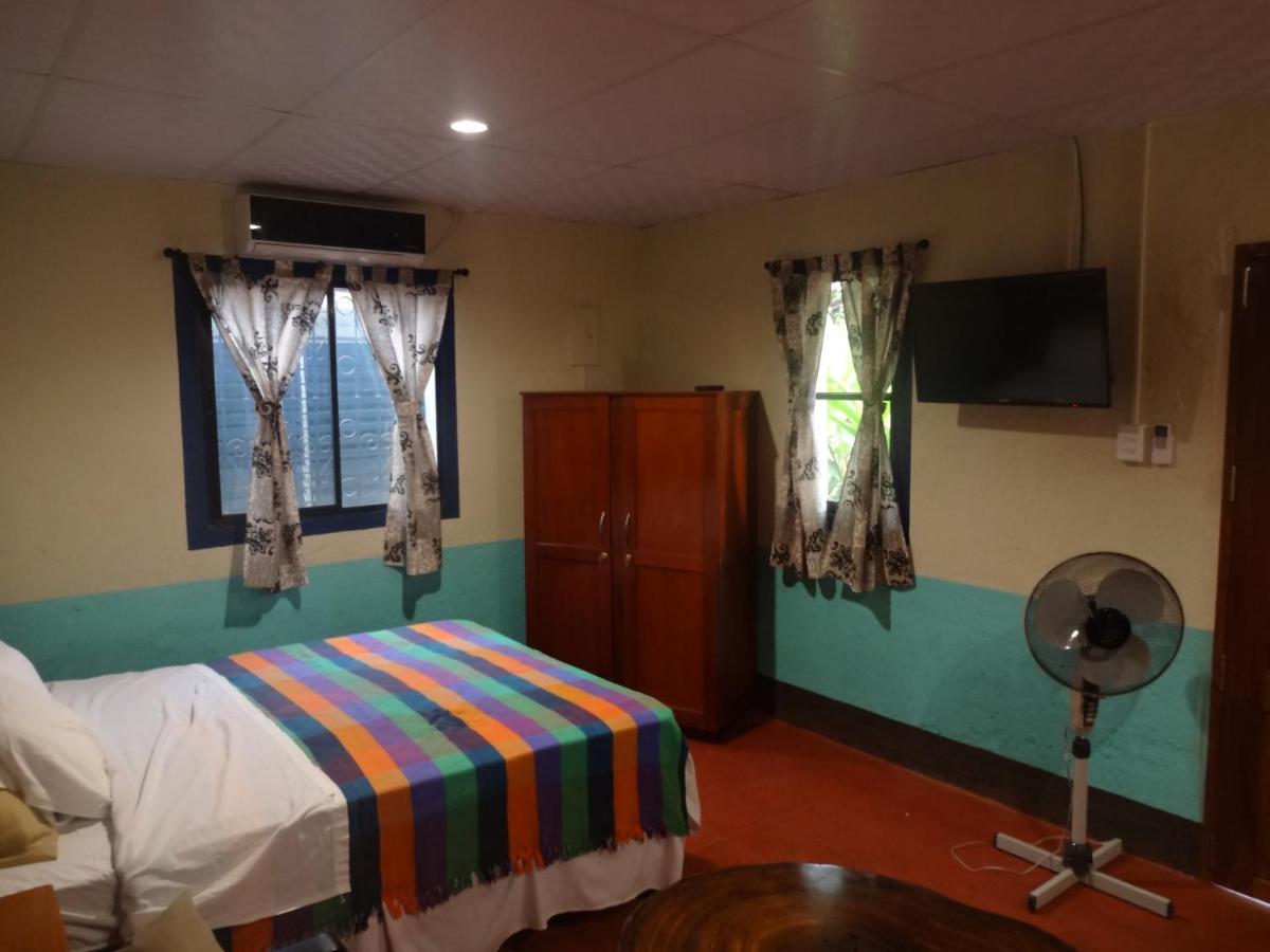 לאון Hostal Harvest House מראה חיצוני תמונה
